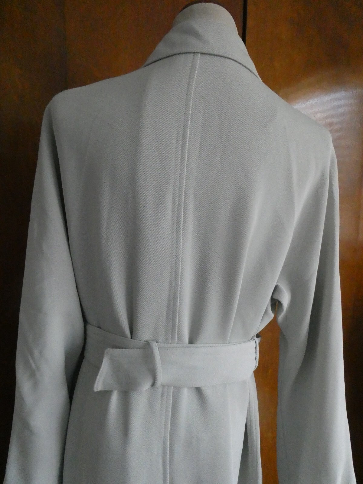 Holt Renfrew women' light gray 1/2 lined buttons belted long coat size 10 petite