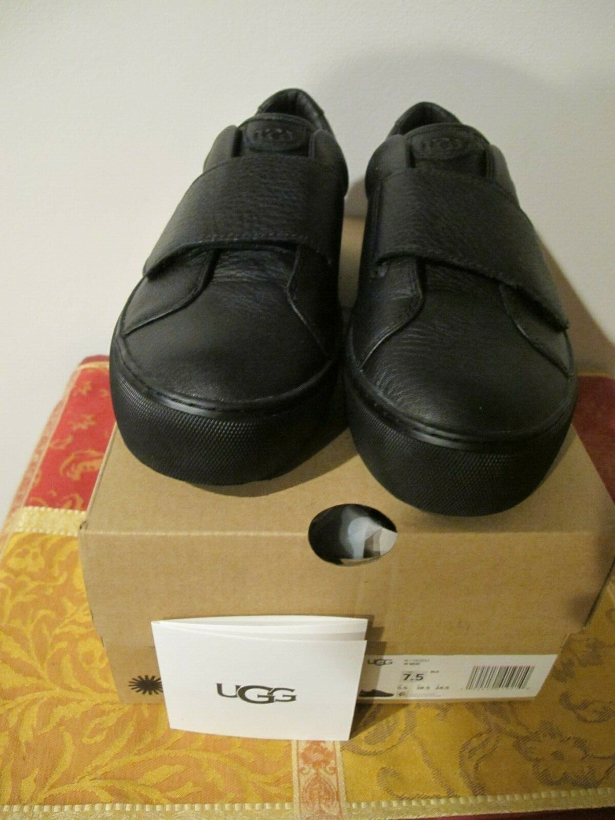 UGG Australia Neri Women's Black Leather Fashion Sneaker Size 7.5