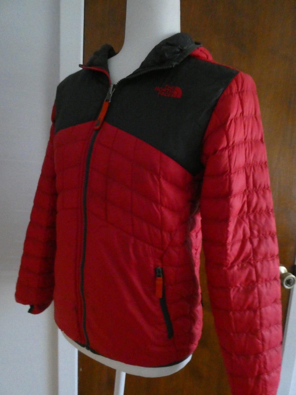 The North Face Boys Reversible Hooded Puffer Jacket Red/Black Size Large 14/16