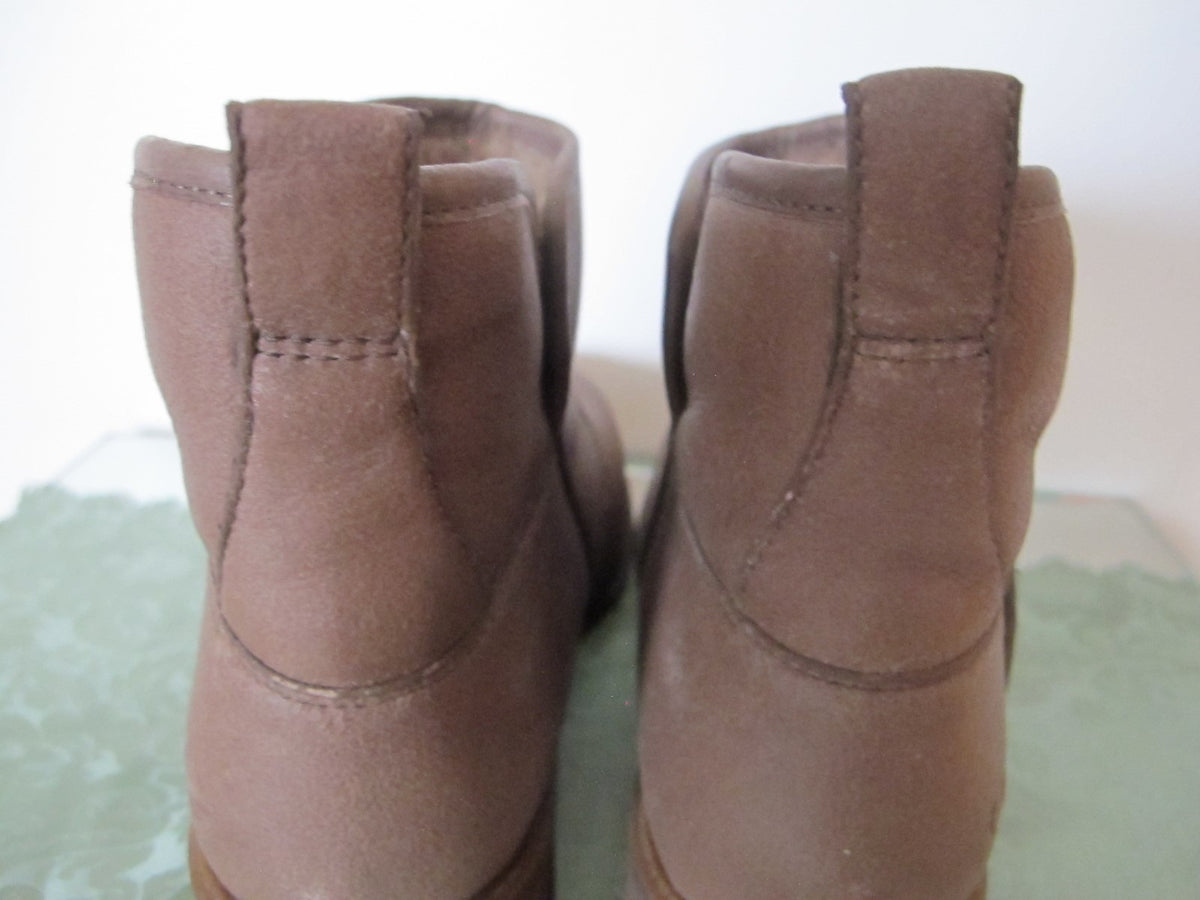Ugg Australia women’s brown water resistant leather ankle New boots 7