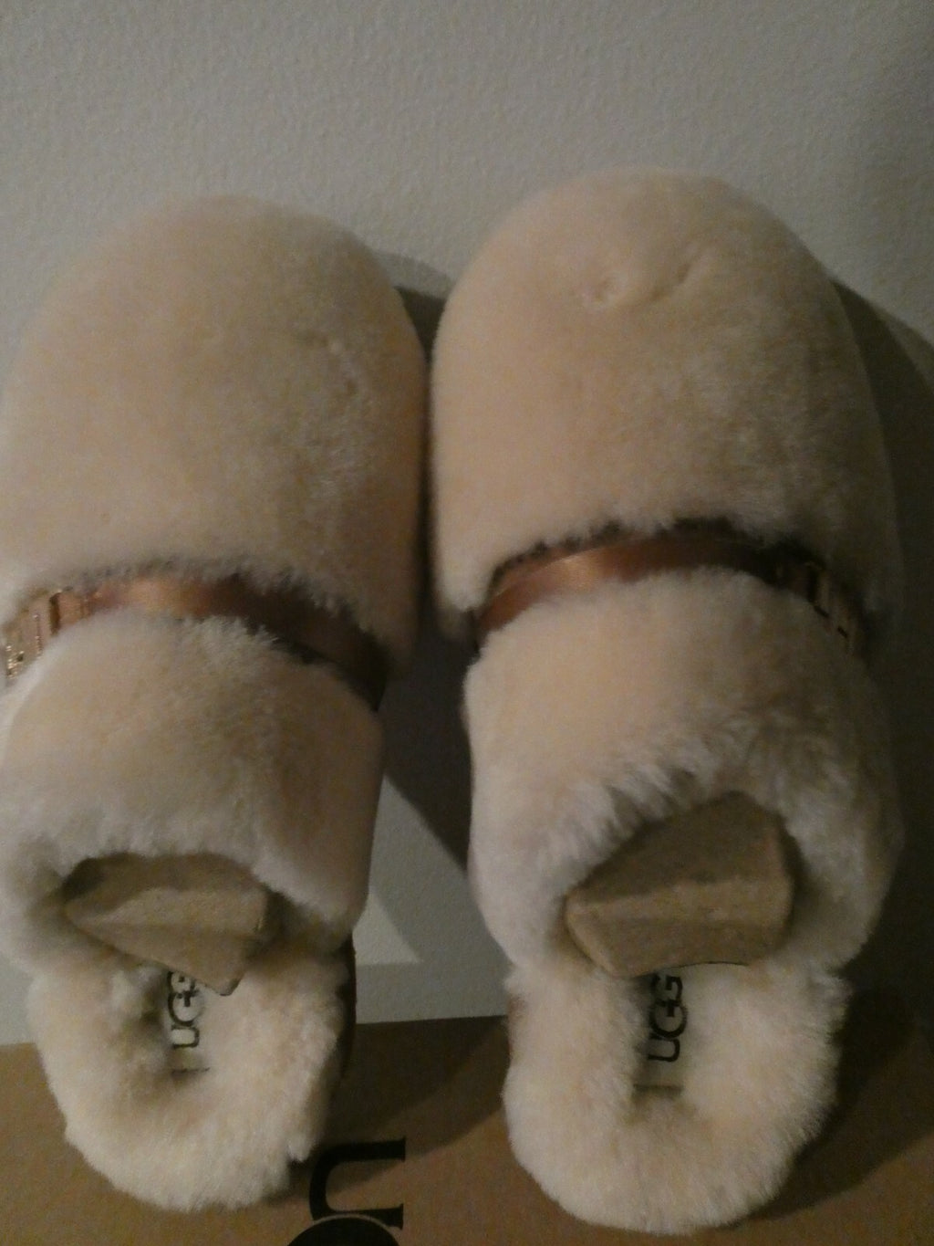 UGG women's Dalla Plaid Metal Graphic Nat Slippers A Style# 1123390 US 6
