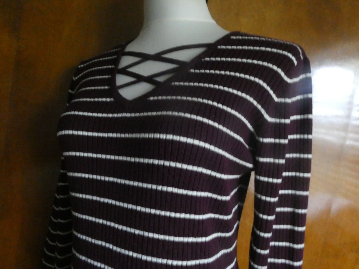 No Boundaries Juniors XXL-19 Colored Sweater Dress Cut Front Stretch Long Sleeve