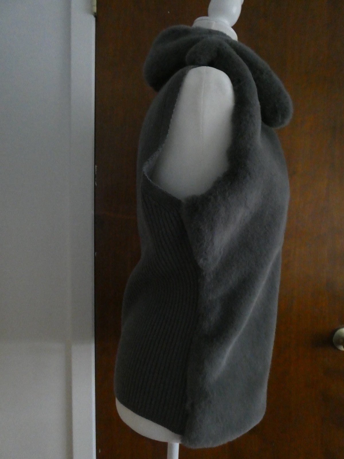 White House Black Market Women's Gray Faux Fur Sweater Vest Zip Front Size Large