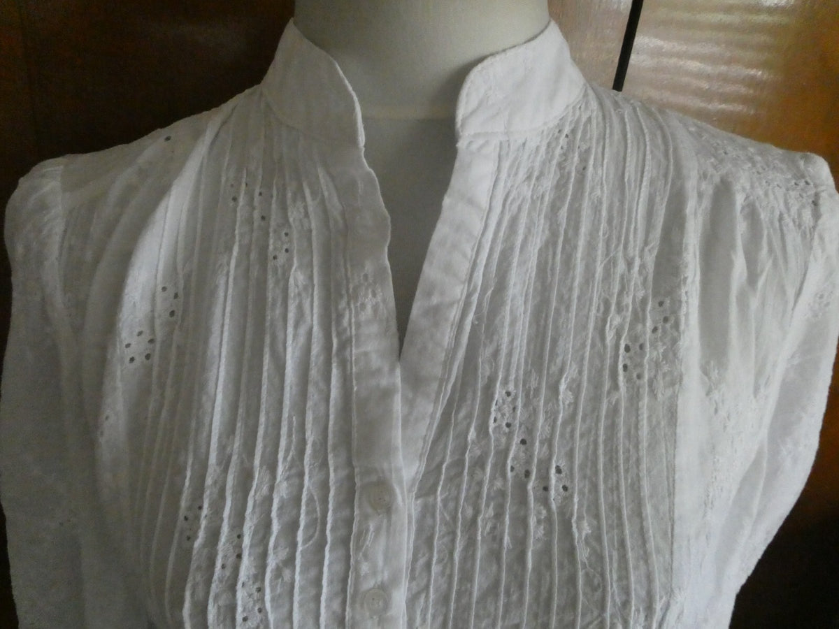 Coupe women's embroidered white long sleeves gorgeous top size Large