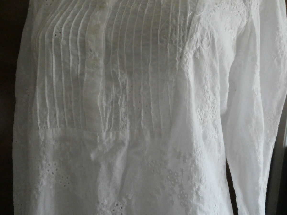 Coupe women's embroidered white long sleeves gorgeous top size Large