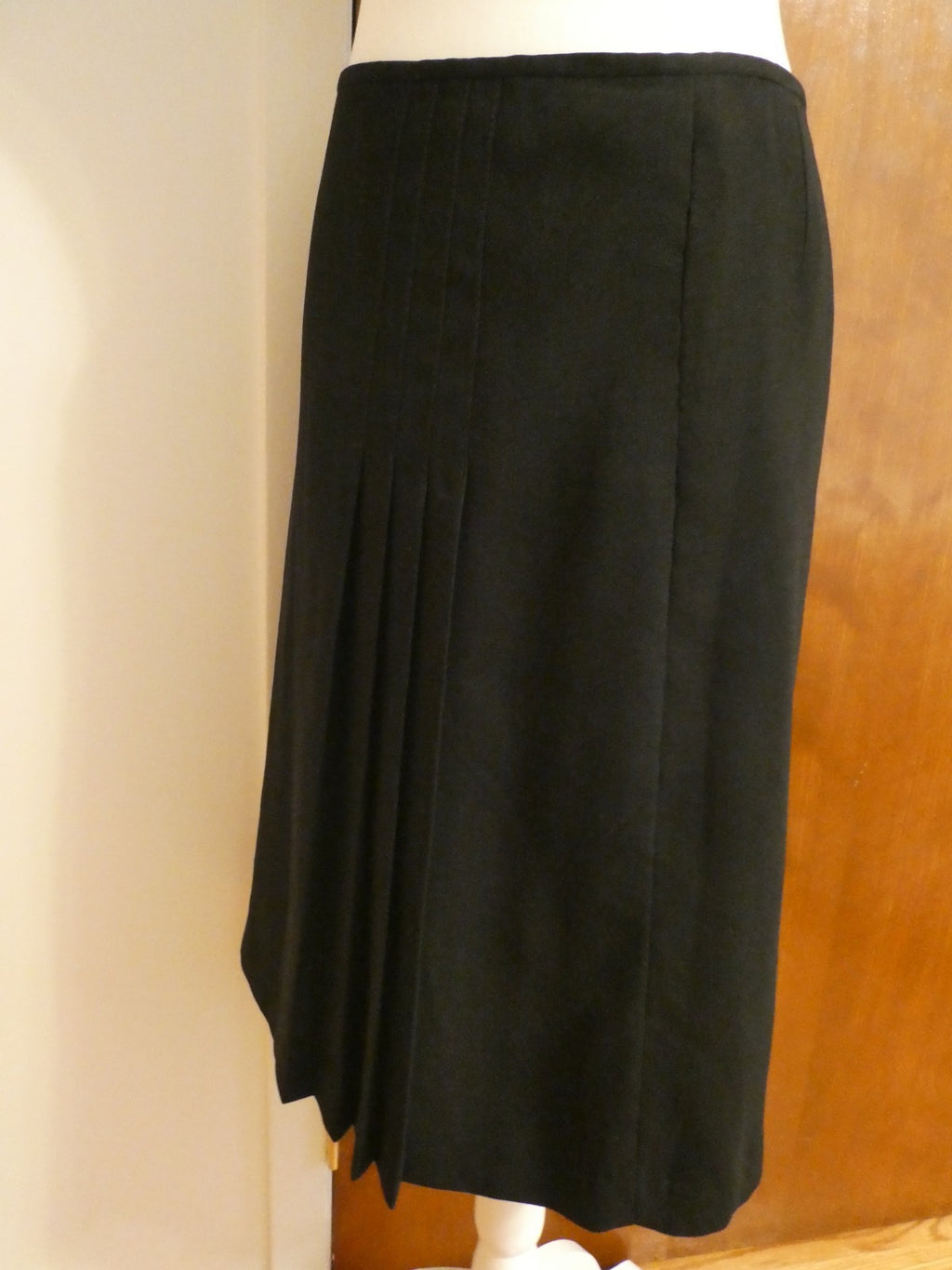 Canada women's black wool stylish front left side pleated skirt size 12
