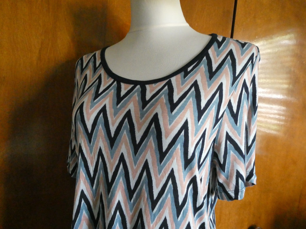 Gap women's rayon stylish orange/blue/black detailed top size Large