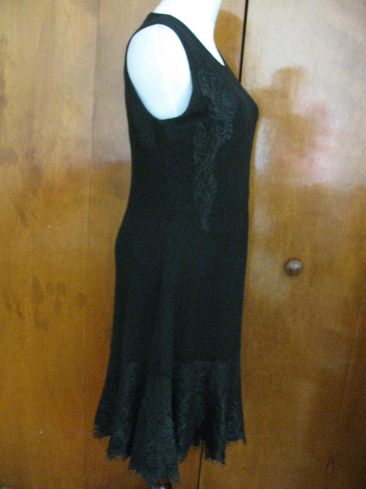Bloomingdale’s women’s black soft 2 ply cashmere classic detaile dress New