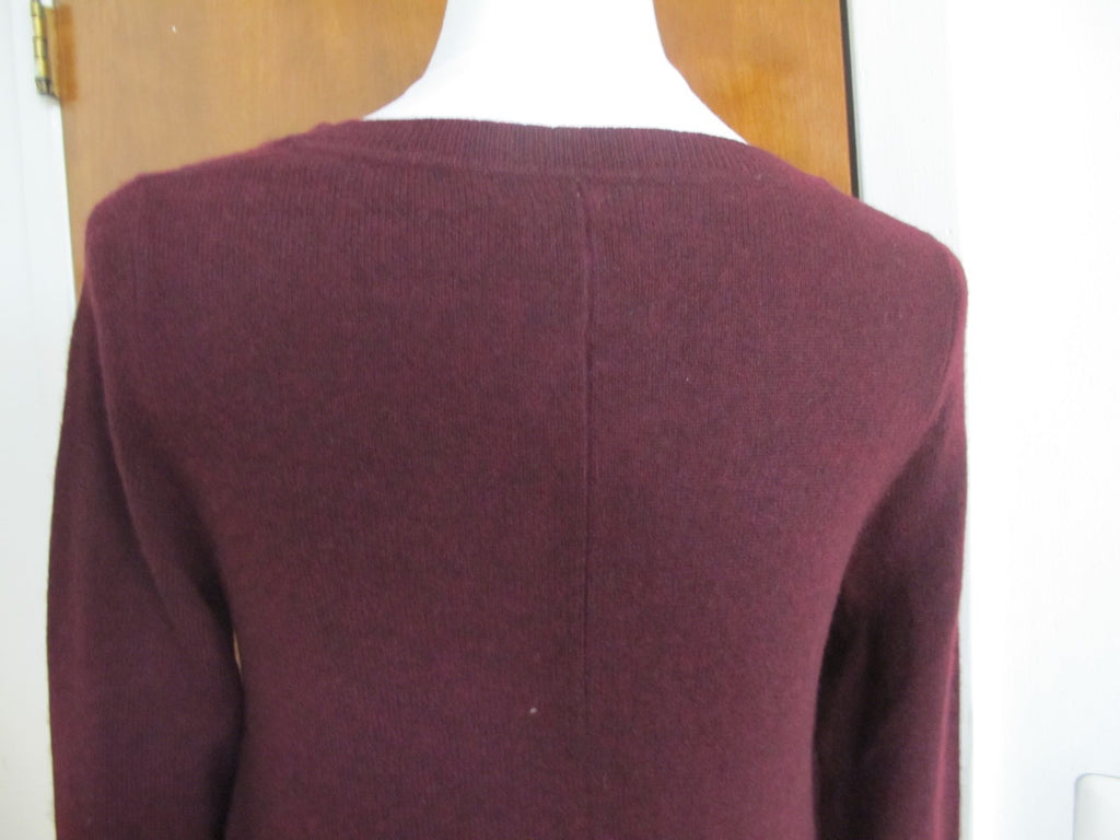 Bloomingdale's women's mar cabnet 2ply cashmere V-neck sweater Small NWT