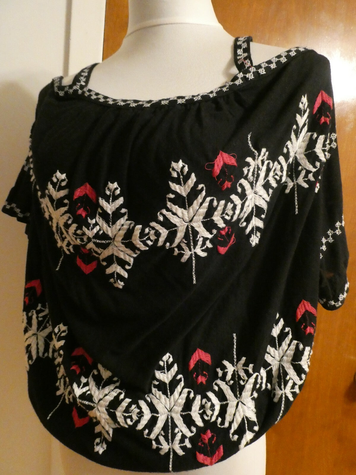 Free People women's black embroidered open shoulder viscose top small (fits M) 
