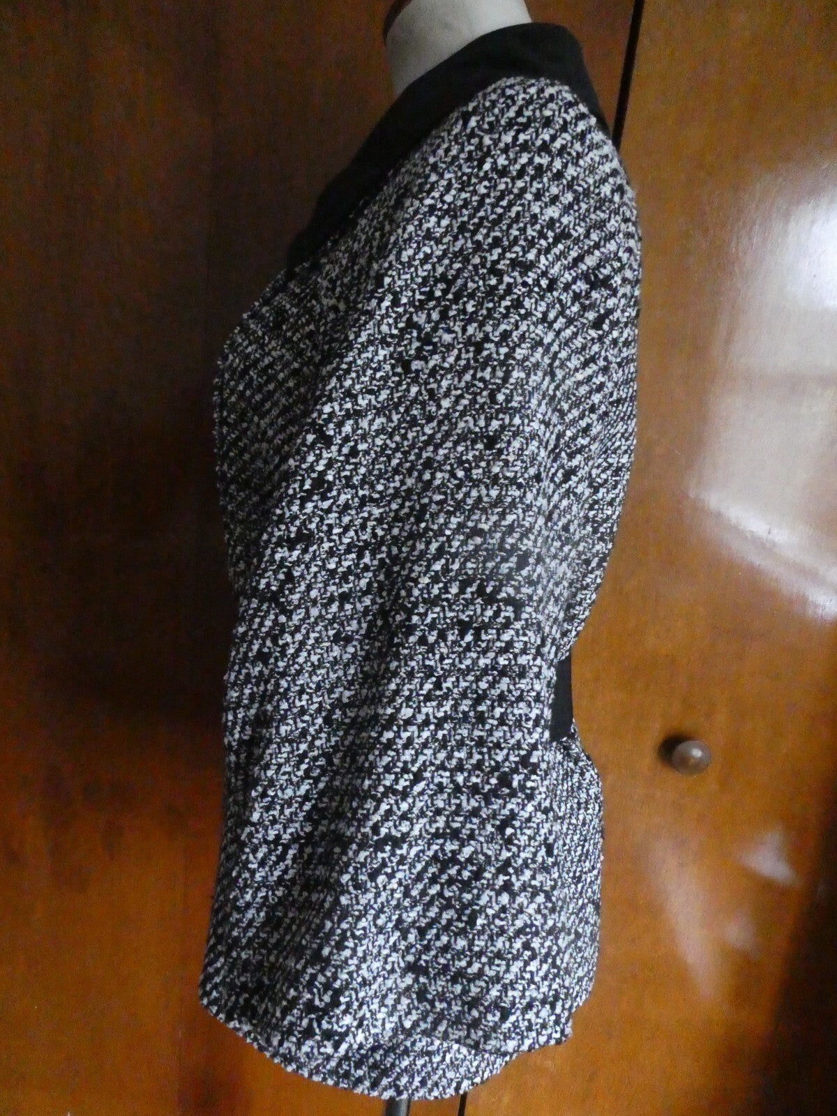 Tahari Arthur S. Levine Women Black/White Gorgeous Blazer Velour Collar Size 10