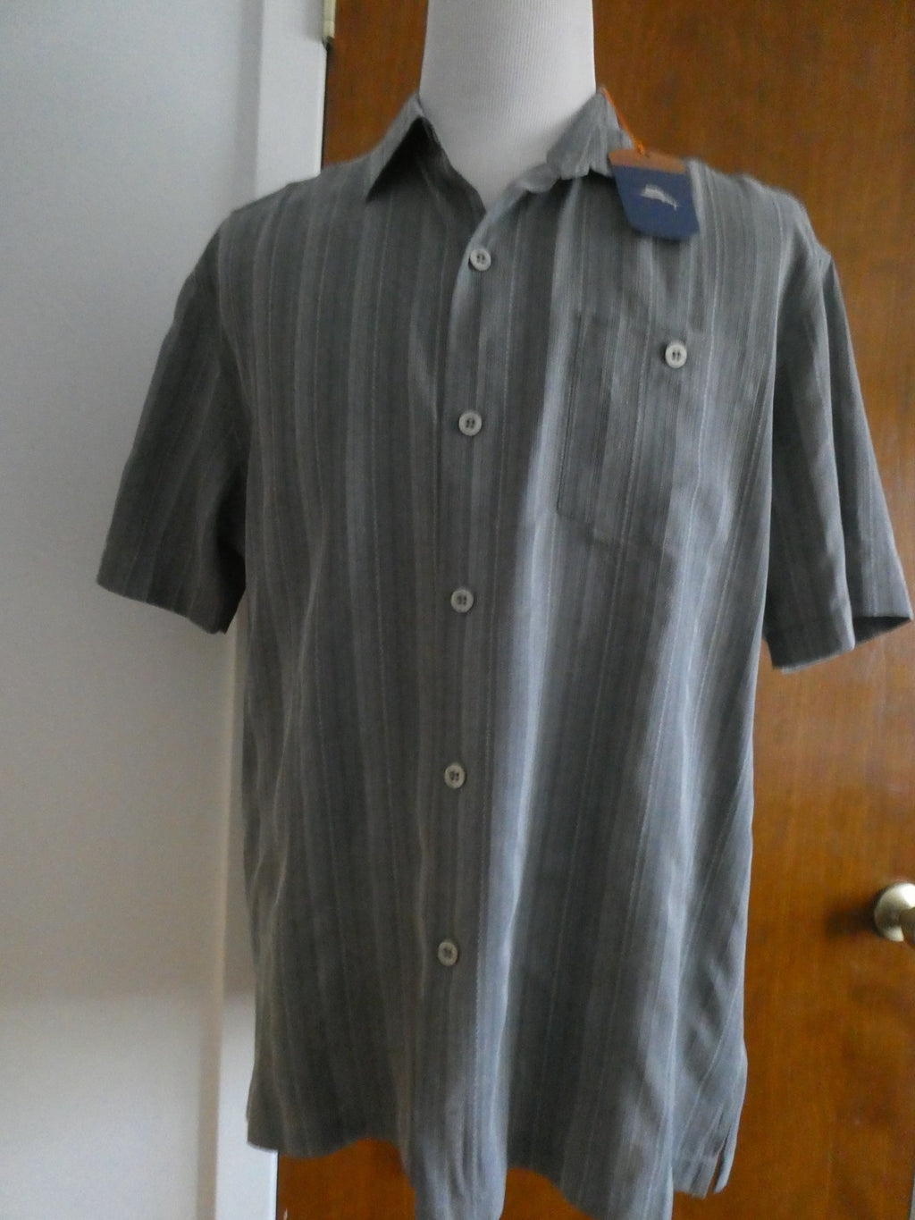 Tommy Bahama Men's Large 100% Silk Gray Striped Shirt Sleeve Button Front Shirt