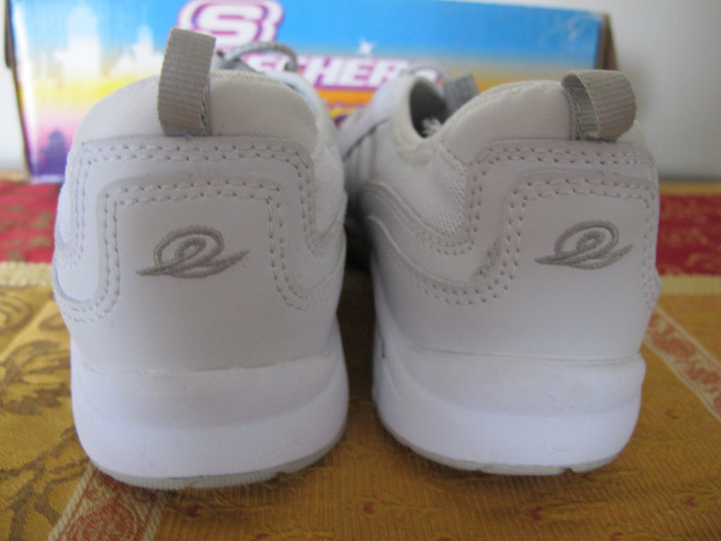 Easy Spirit Sneakers Women's Off White  Soft Size 8 New