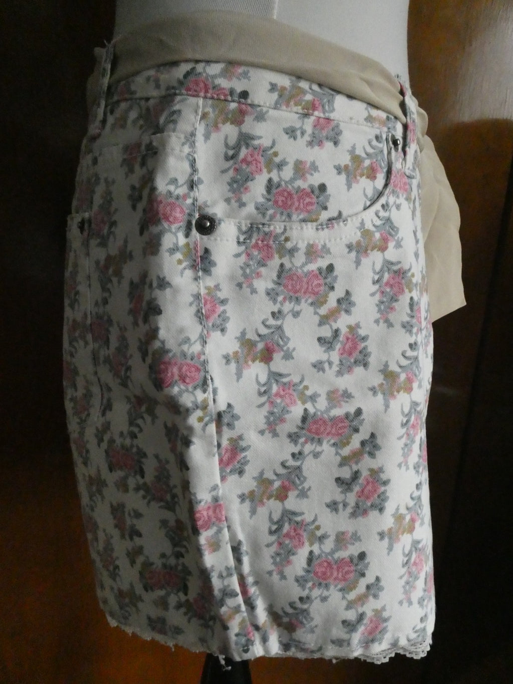 SUKO Women’s Jeans Shorts Material Belted Multicolor Size 14