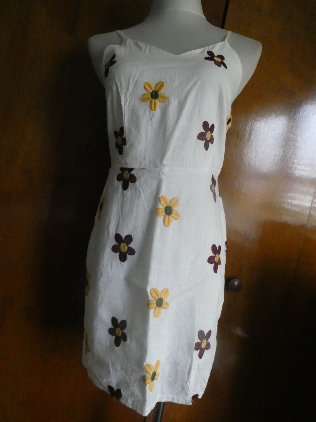 Shein women lined white embroidered dress size medium (can fit size small)