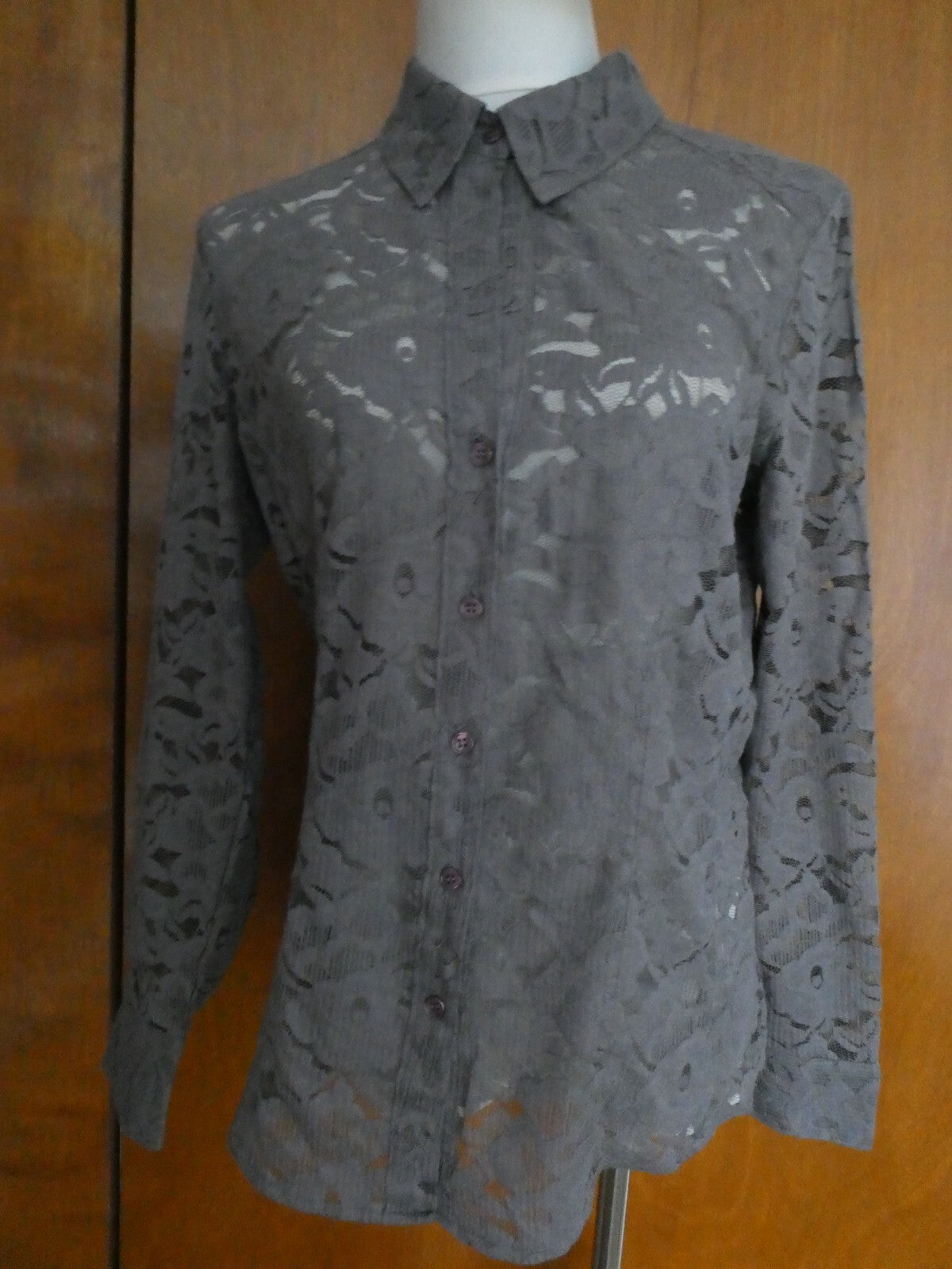 New York & Company women's gray fabric craft embroidered blouse Large