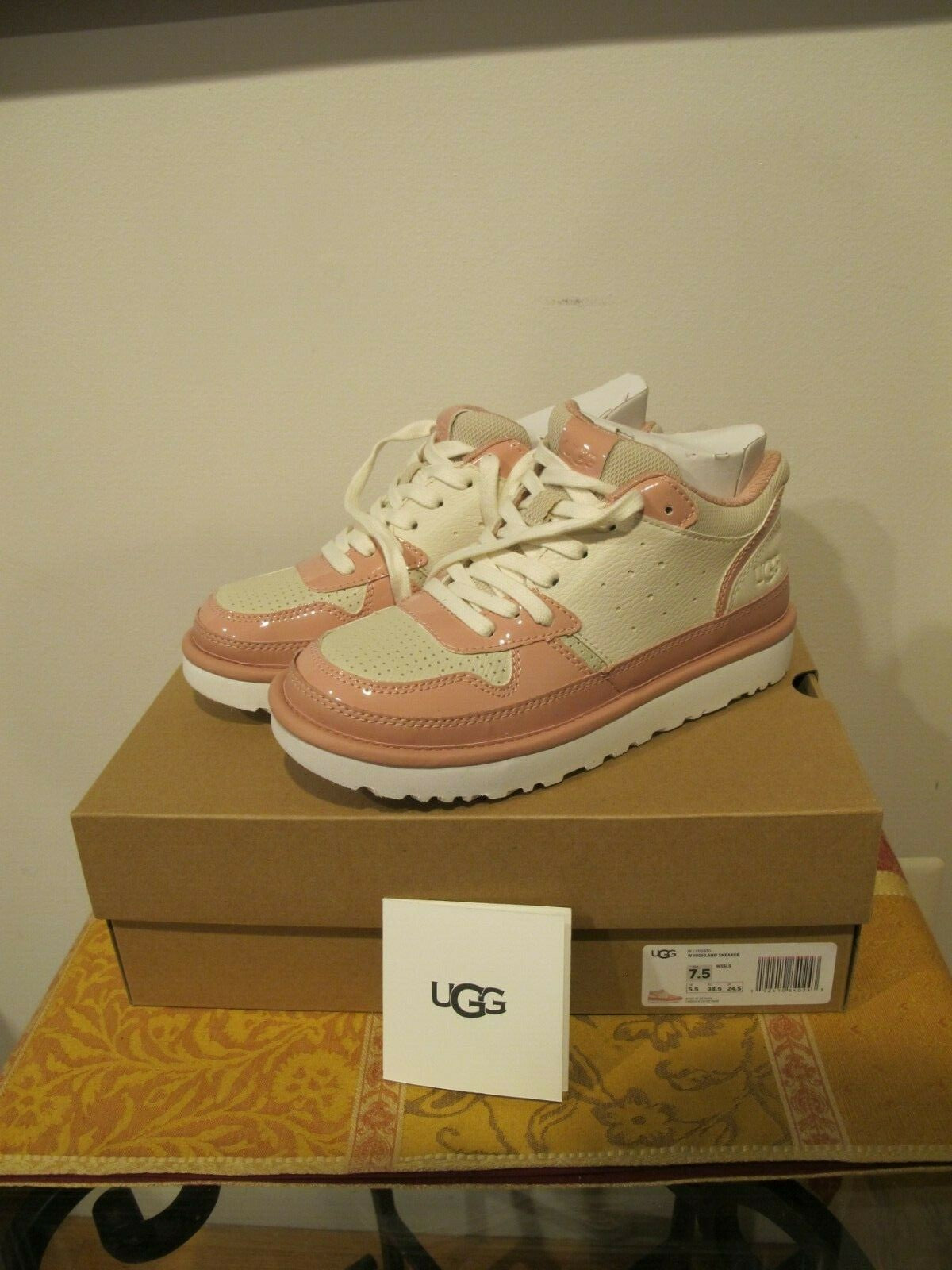 Ugg Australia women's white pink highland heritage sneaker size 7.5 and 8