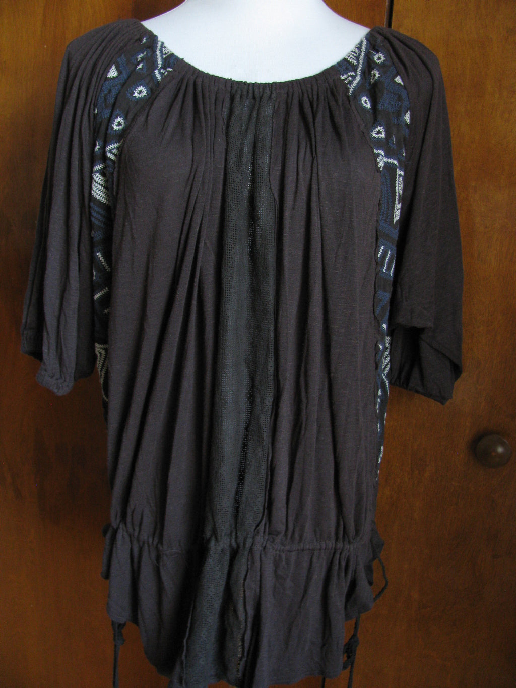Free People women's dark gray embroidered top small fits medium 