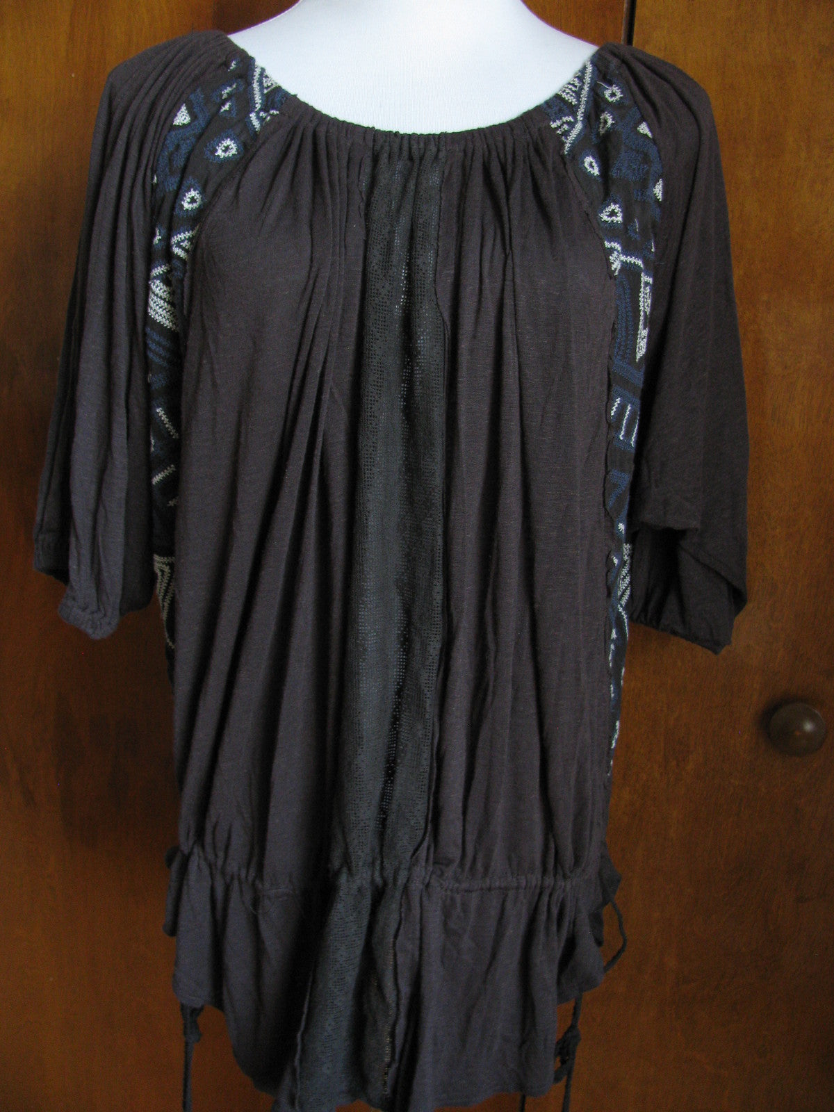Free People women's dark gray embroidered top small fits medium 