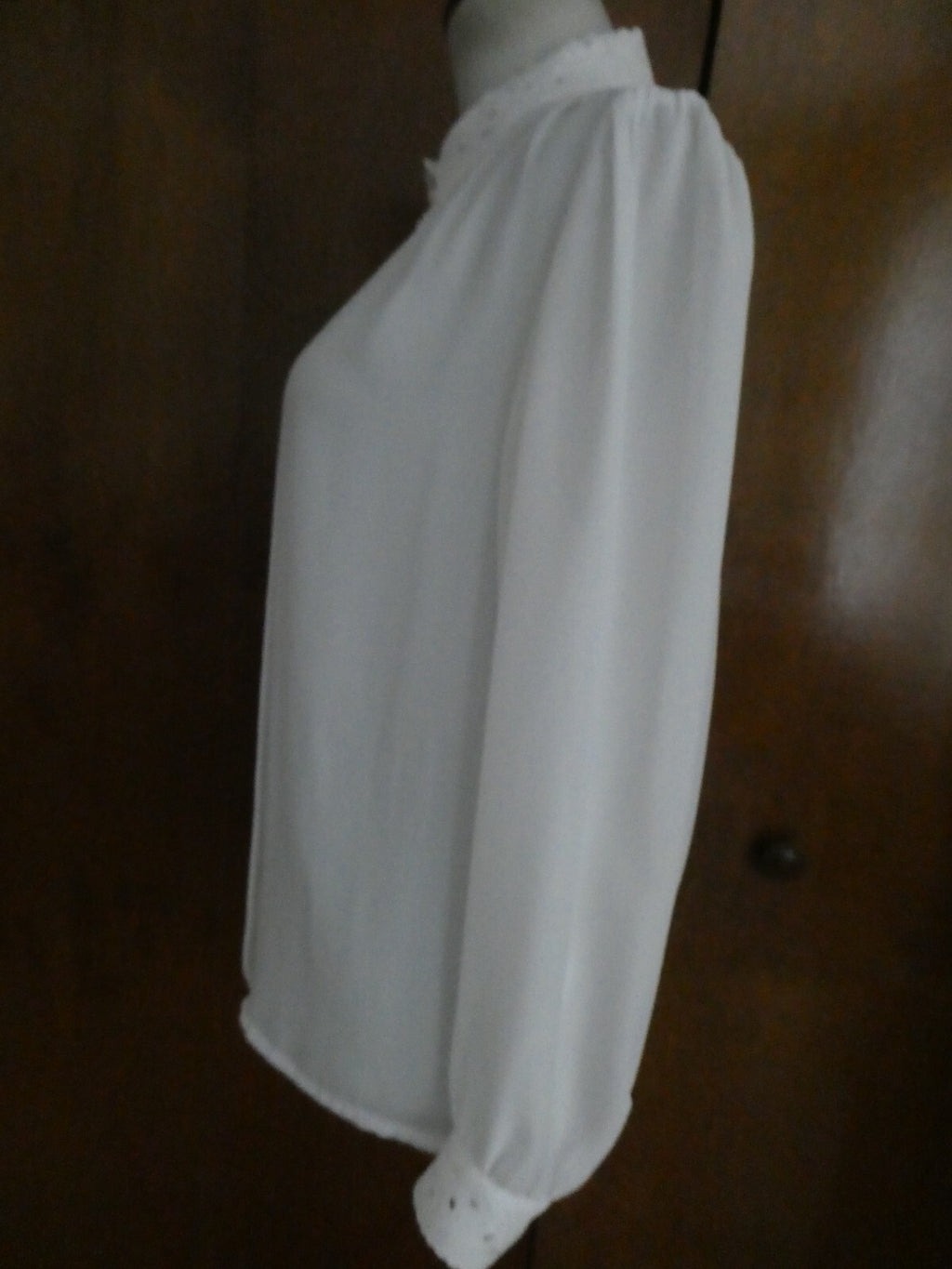Karen Scott women's white crafted embroidered long sleeves top size 10