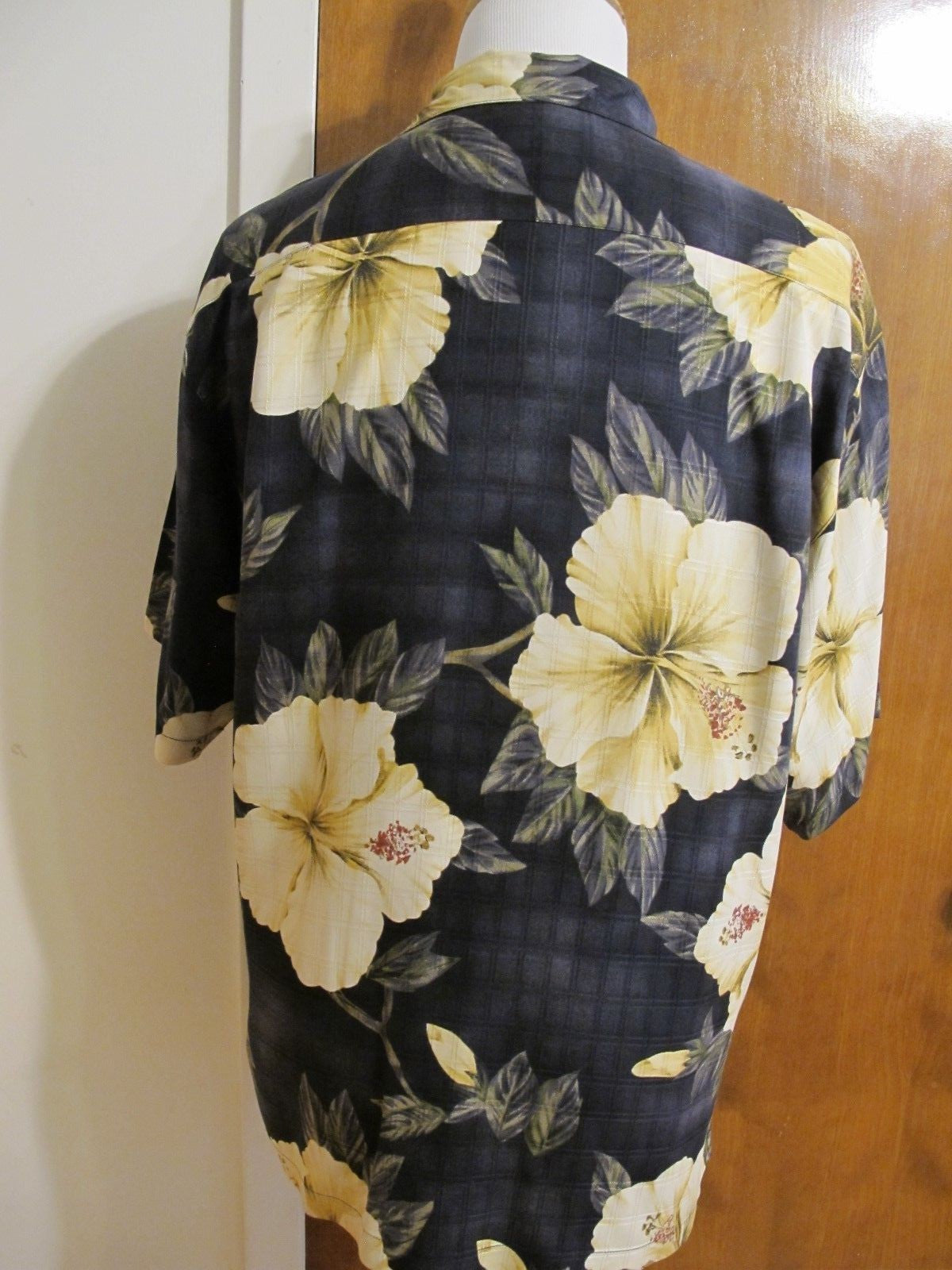 Tommy Bahama Men's Silk Black Gray Yellow Button Down Gorgeous Shirt Large 