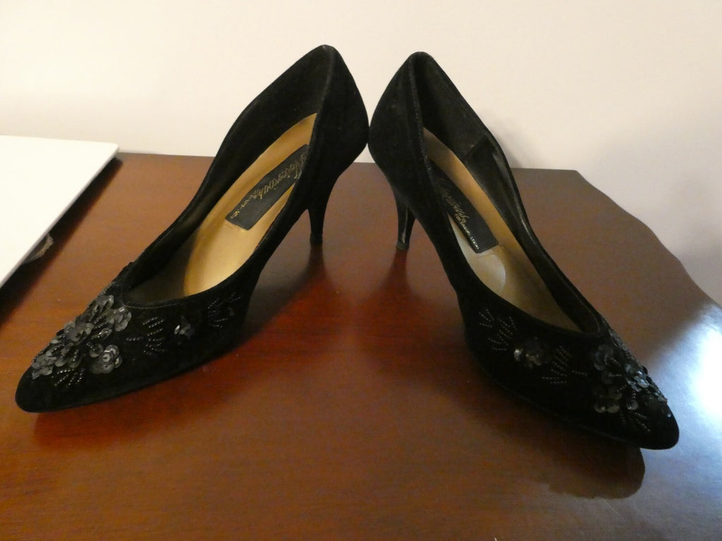 Notarious women's black velour dress shoes size 8