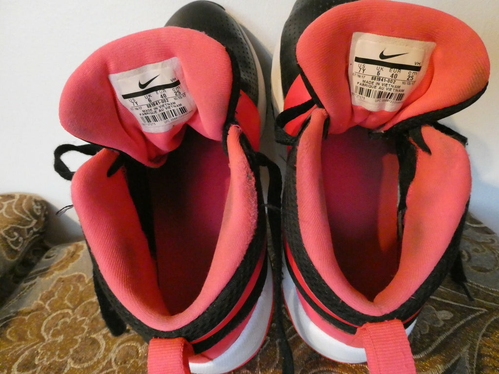 Nike Team Hustle Youth Girls Black Pink Sneakers Shoes 881941-002 Size 7Y