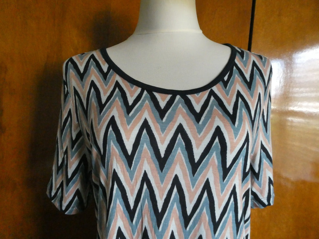 Gap women's rayon stylish orange/blue/black detailed top size Large