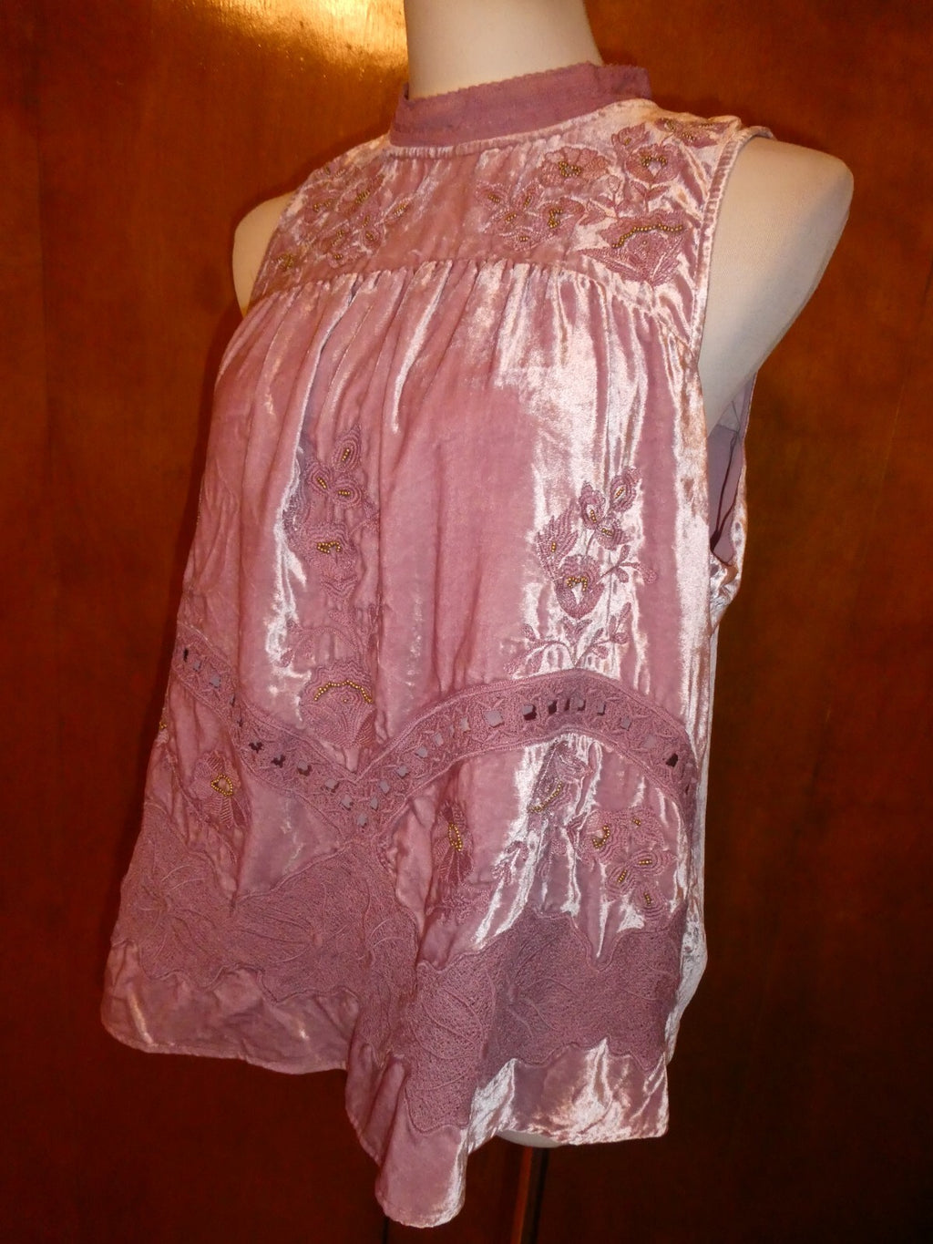 Anthropologie Floreal women's Embroidered pink viscose evening thank top size 12