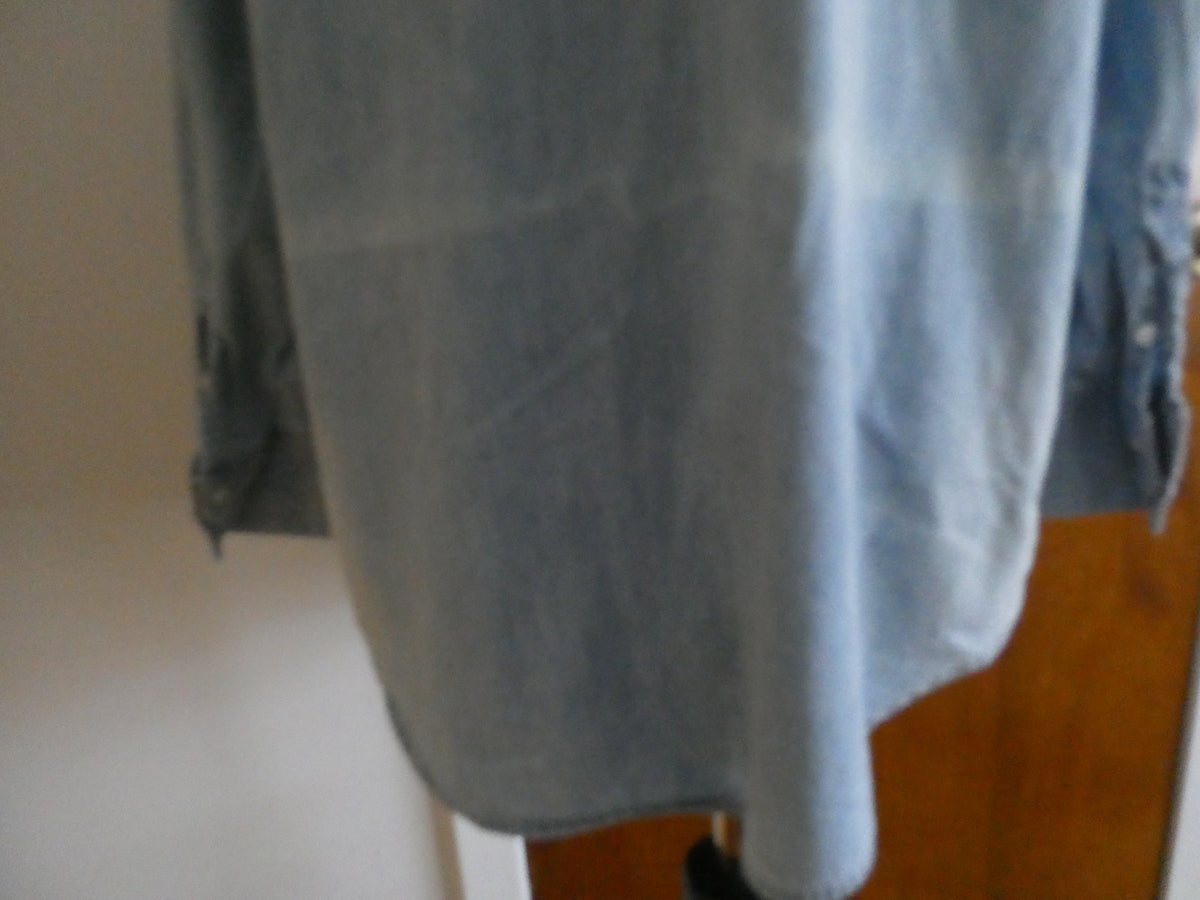 Liz Lange Size Large Maternity Top Blue Chambray Long Sleeve Henley