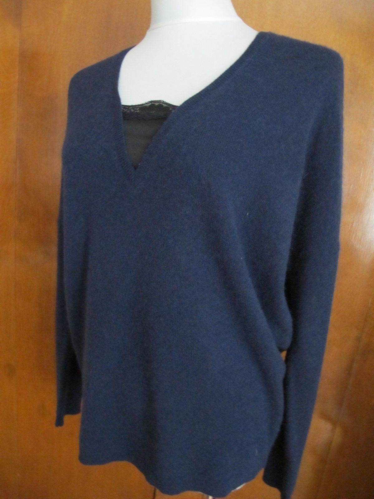 Bloomingdale’s women’s navy lace-trimmed cashmere sweater size S, M bit big