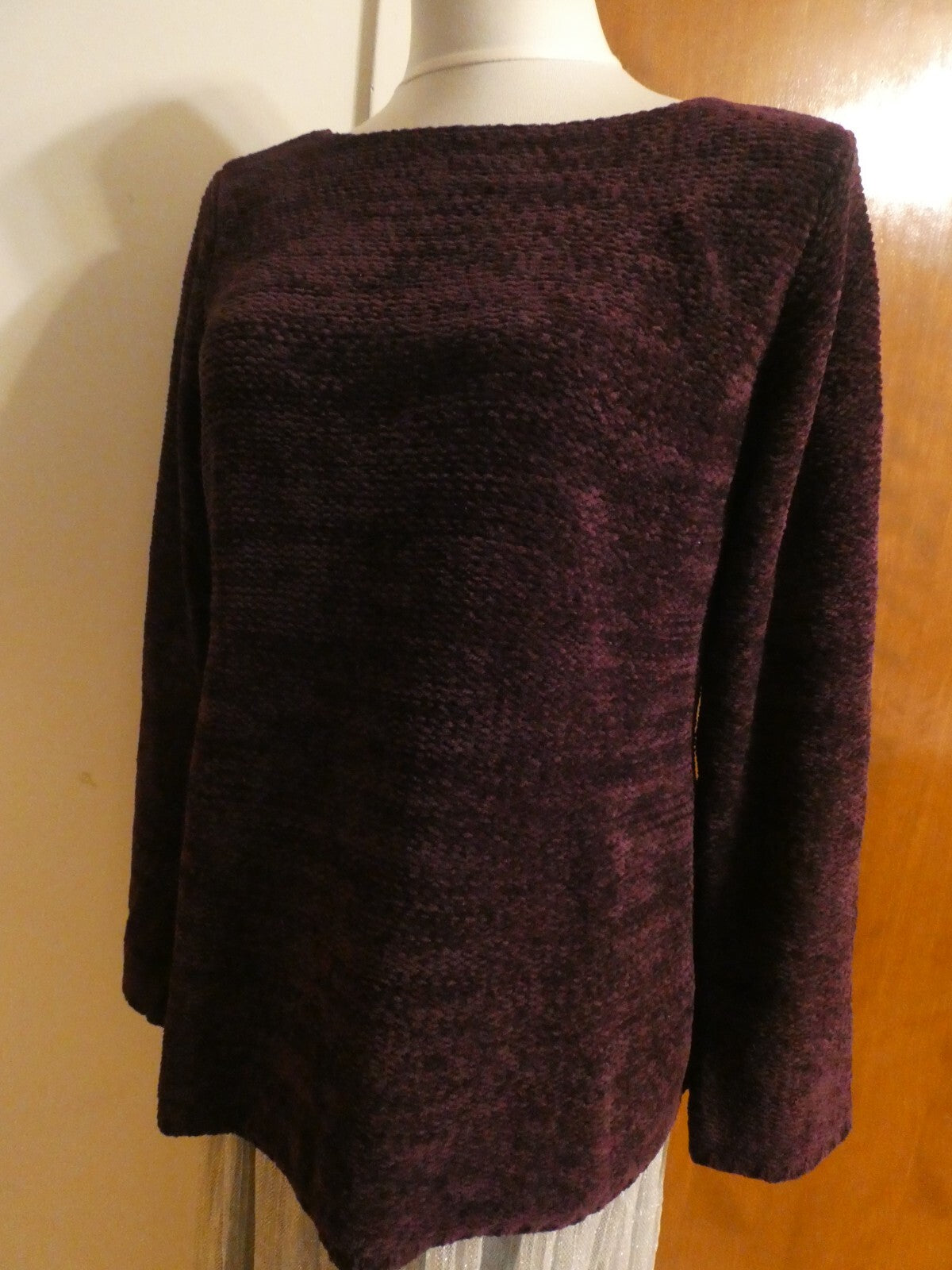 New York&Company women's dark purple long sleeves sweater size Medium preowned