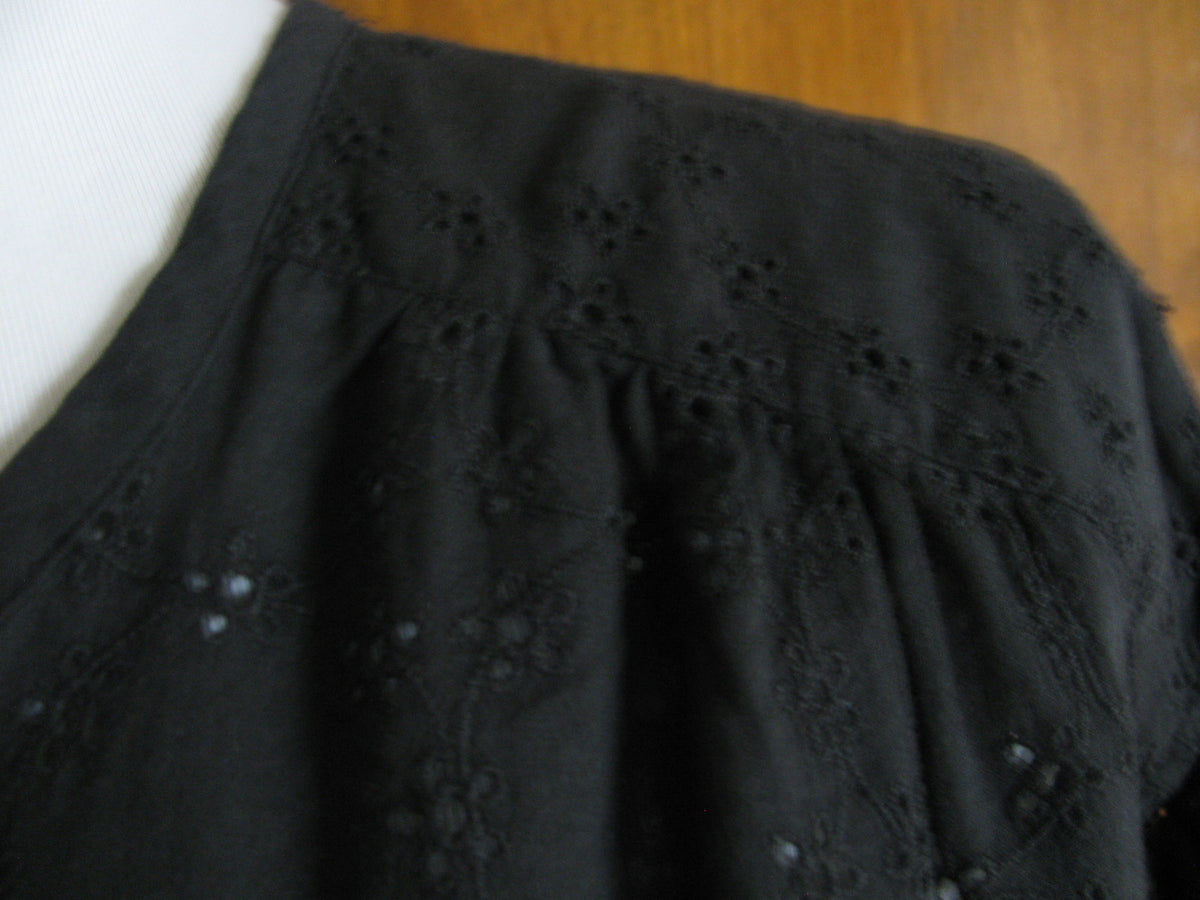 Free People women's black cotton crocheted fabric tunic top size Medium 