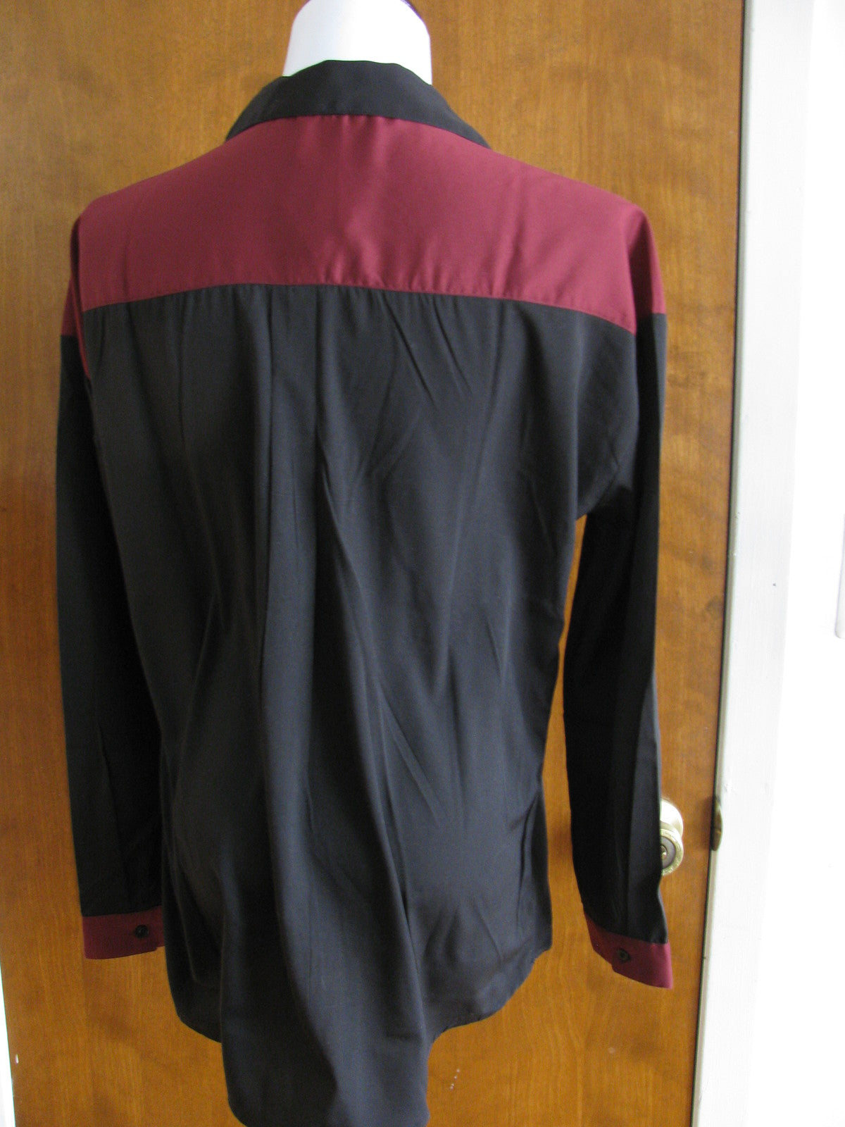 Romeo & Juliet women’s black burgundy stylish top size medium New