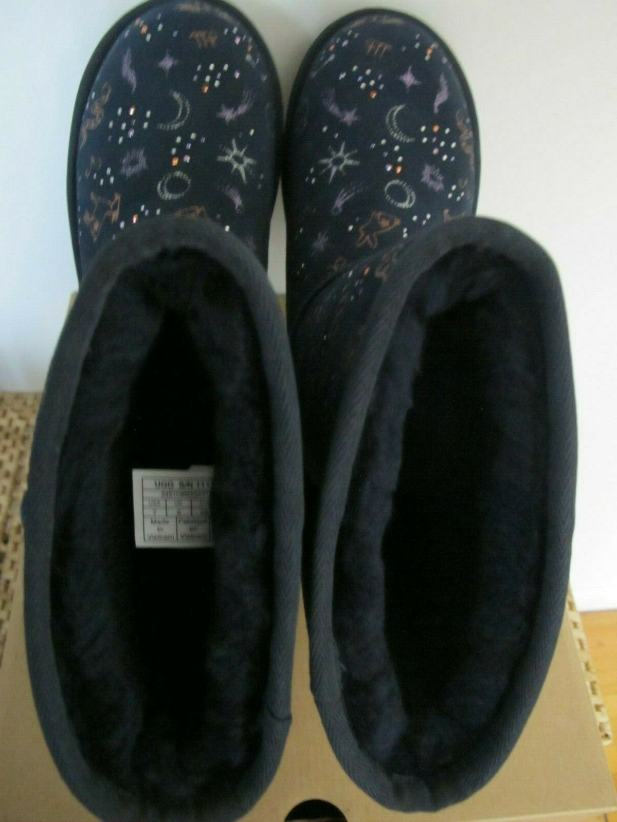 UGG CLASSIC ZODIAC WOMEN SHORT BLUE SUEDE SHEEPSKIN BOOTS SZ 7 AND 8 (Run Small)