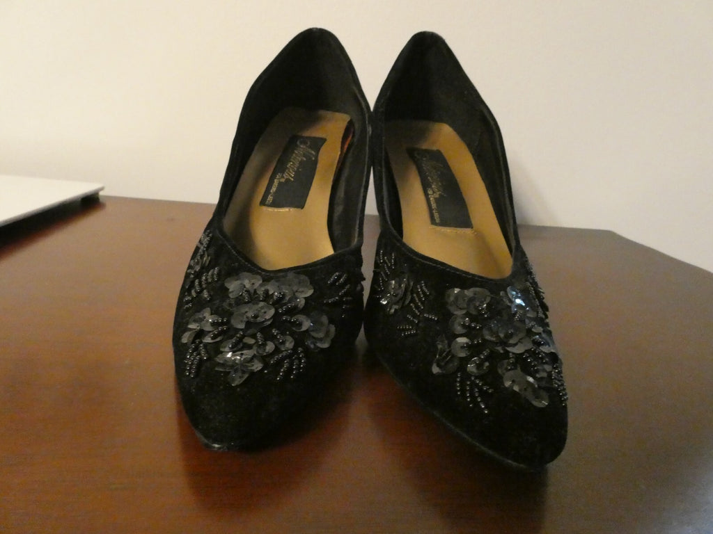 Notarious women's black velour dress shoes size 8