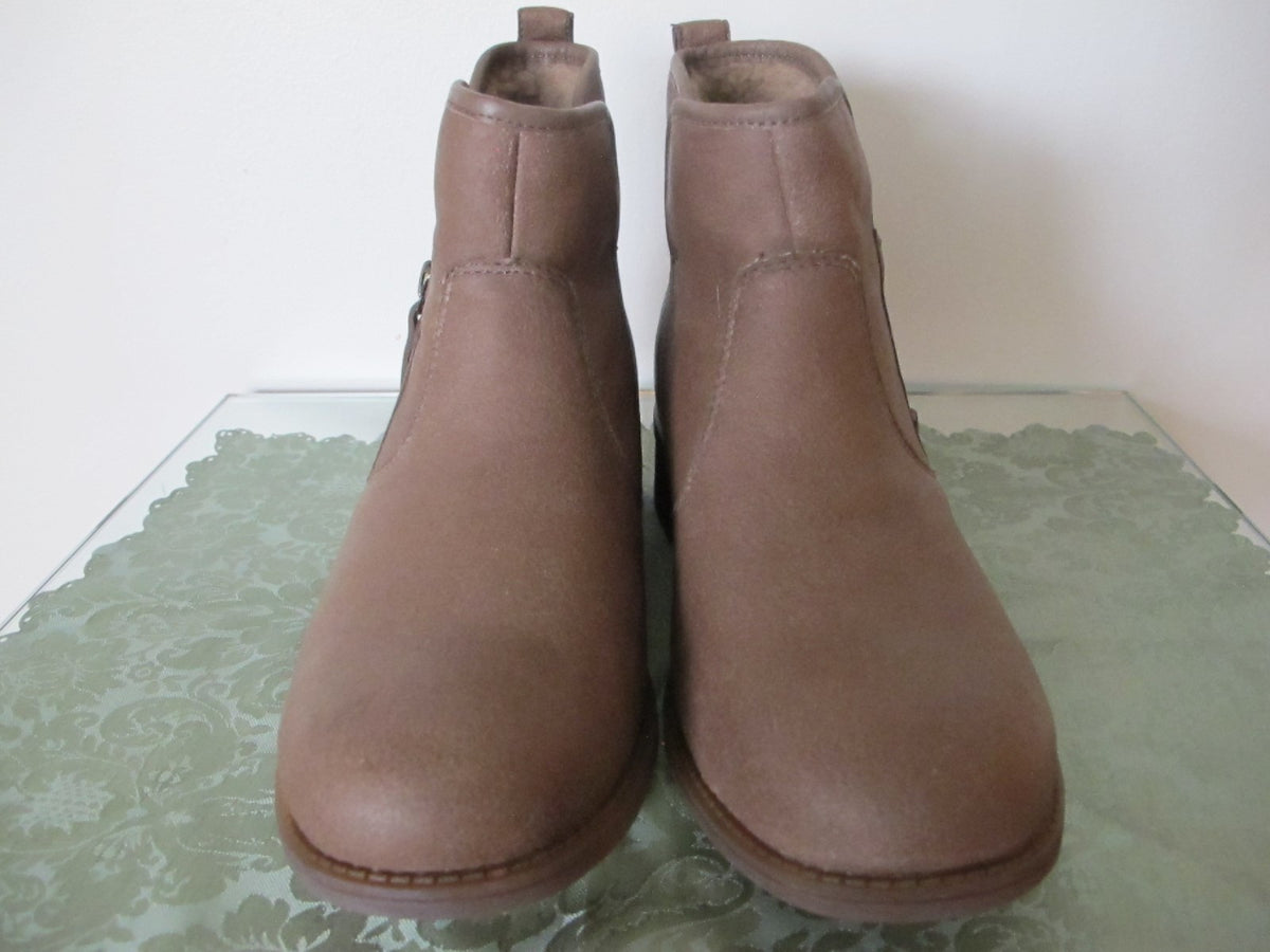 Ugg Australia women’s brown water resistant leather ankle New boots 7
