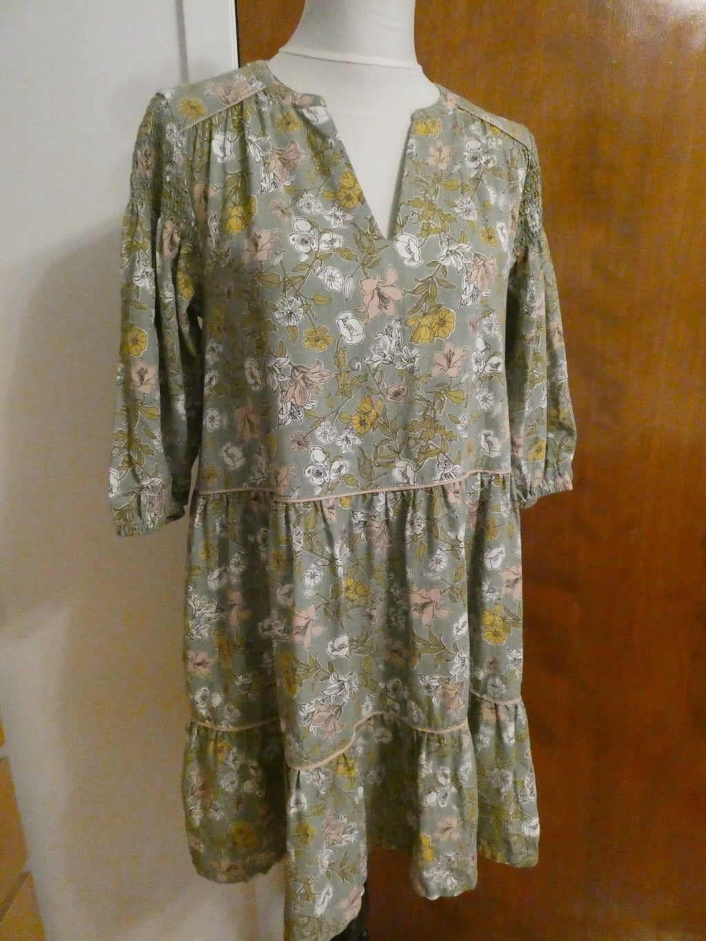 Cynthia Rowley Floral Print ¾ Sleeves Tiered Dress Sz Small 55% Linen 45% Rayon
