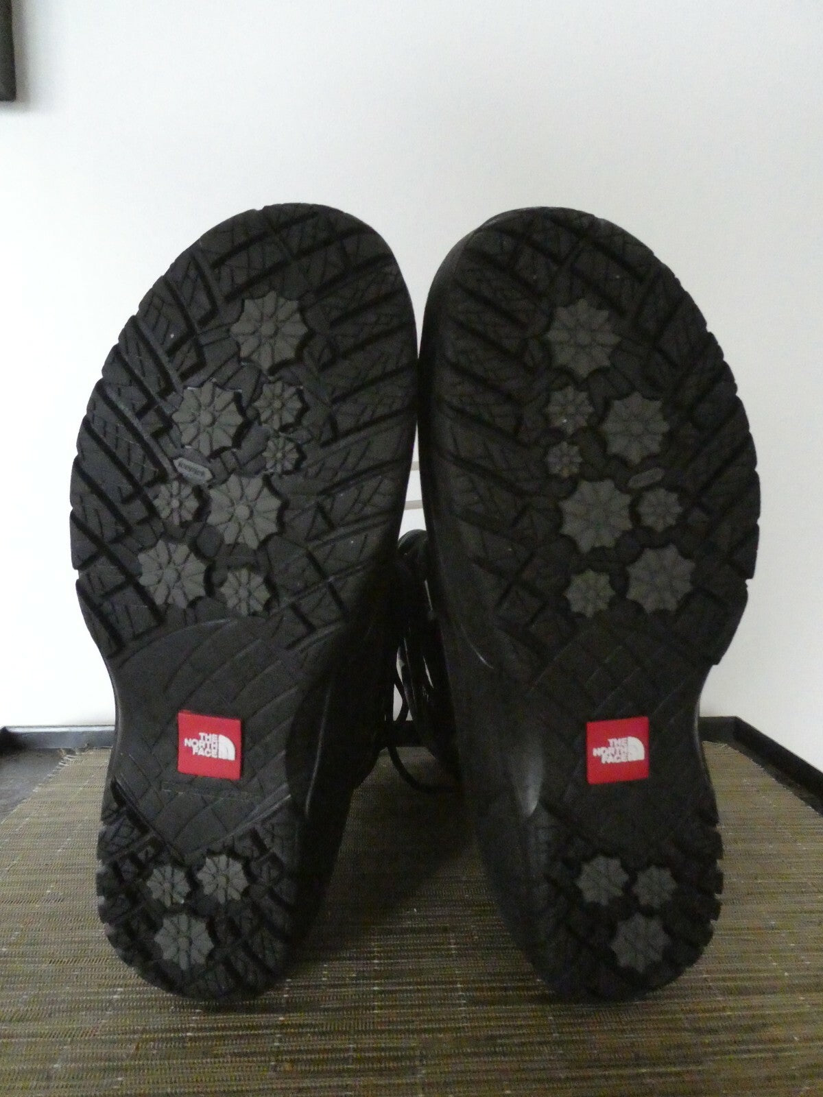 The North Face authentic women's black waterproof lace-up boots sz 7