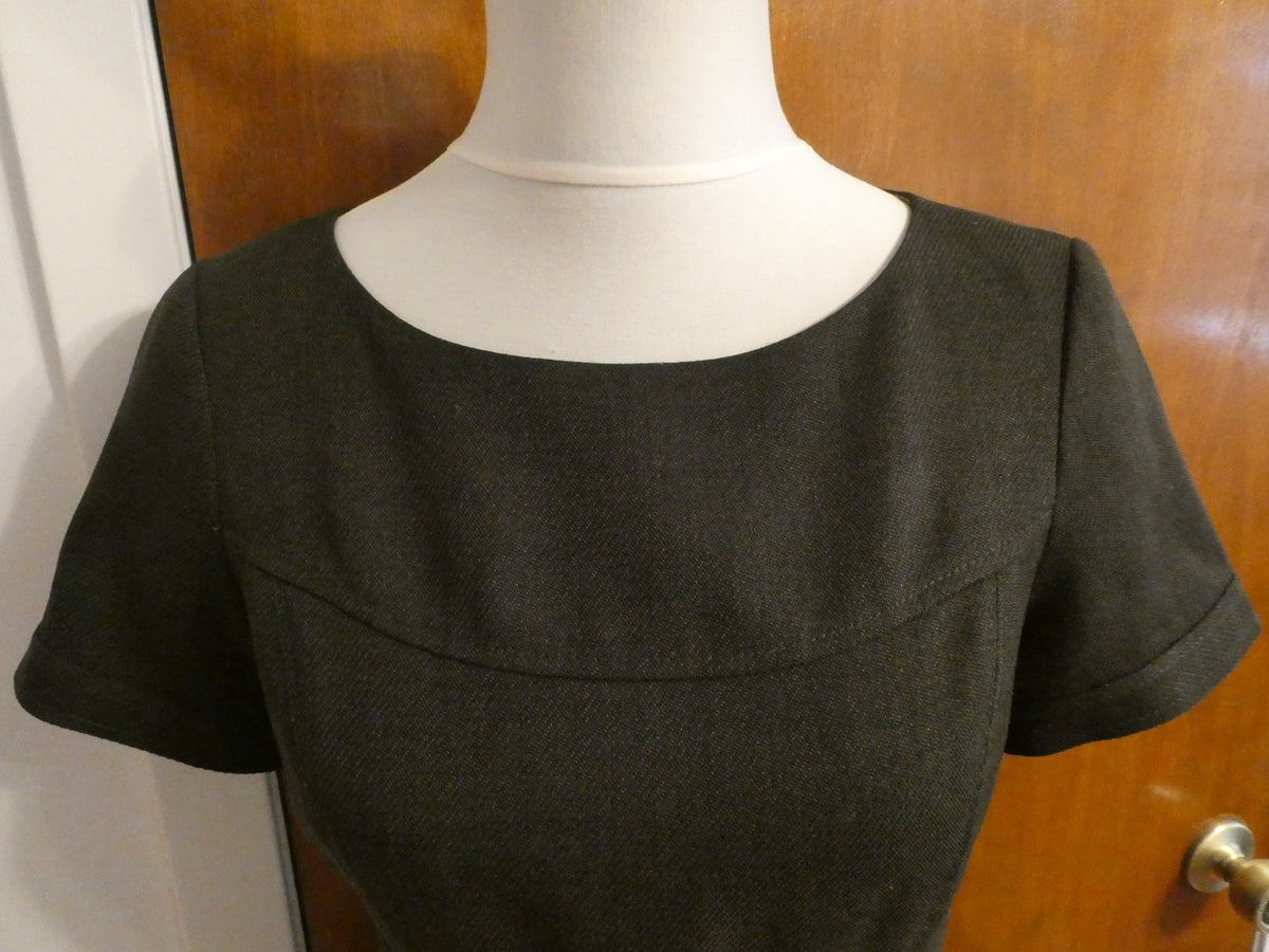 Tahari Arthur S. Levine Women Dark Brown Sheath Dress Lined Slit Back Slit SZ 4