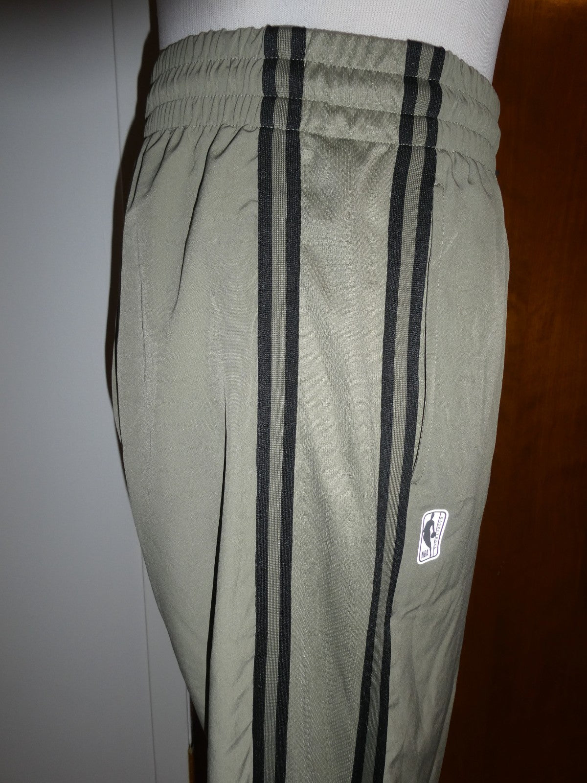 NBA Olive Green Walk Off Jogger Pants Men’s Large Athletic Track Pants Zip Hem