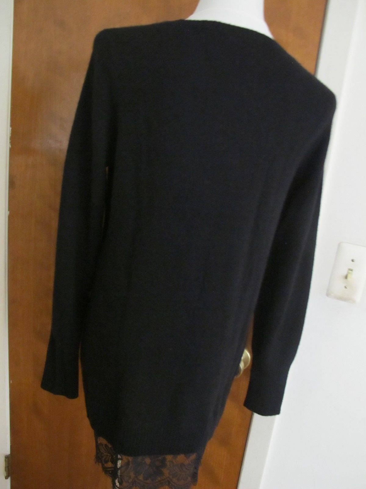 Bloomingdale’s women’s black detailed soft 2ply cashmere sweater