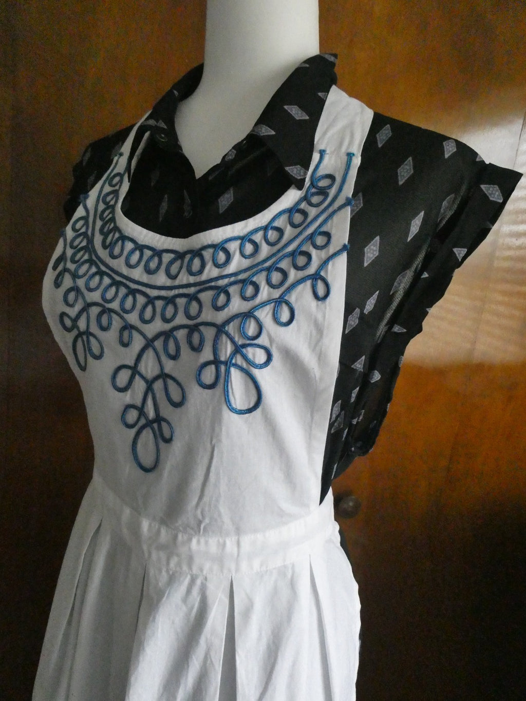 Anthropologie Apron Halter Embroidered Blue White Cotton Kitchen New One Size