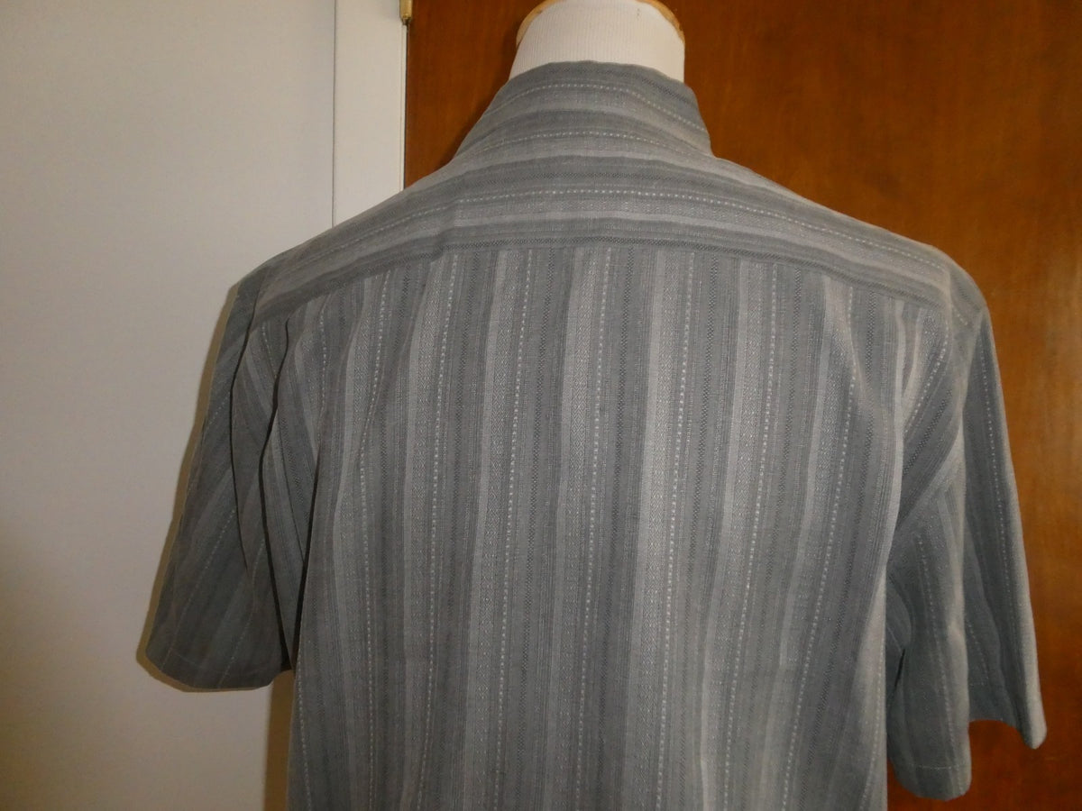 Tommy Bahama Men's Large 100% Silk Gray Striped Shirt Sleeve Button Front Shirt