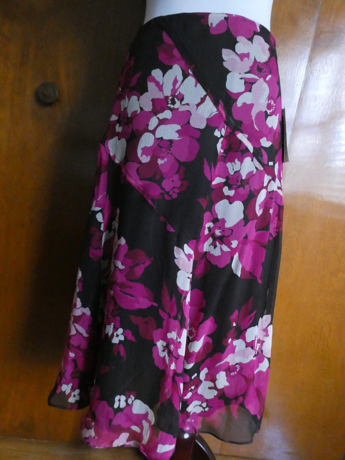Nine West women's 100% Silk Lined Multicolor Gorgeous Skirt Size 2