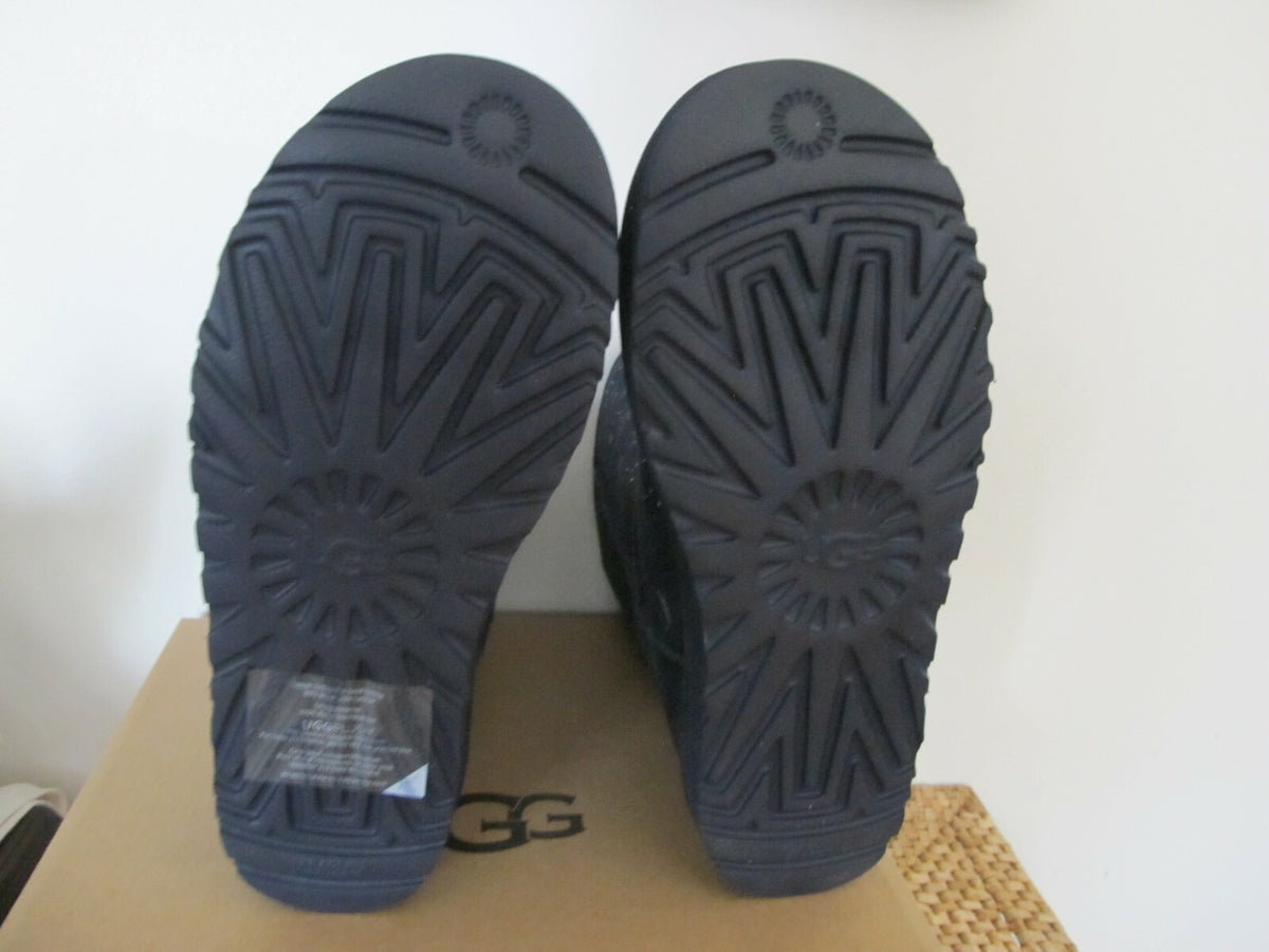 UGG CLASSIC ZODIAC WOMEN SHORT BLUE SUEDE SHEEPSKIN BOOTS SZ 7 AND 8 (Run Small)