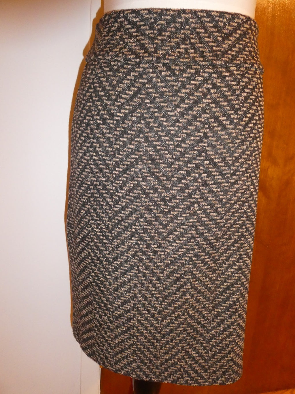 New York & Company woven pattern pencil classic and polished skirt Medium