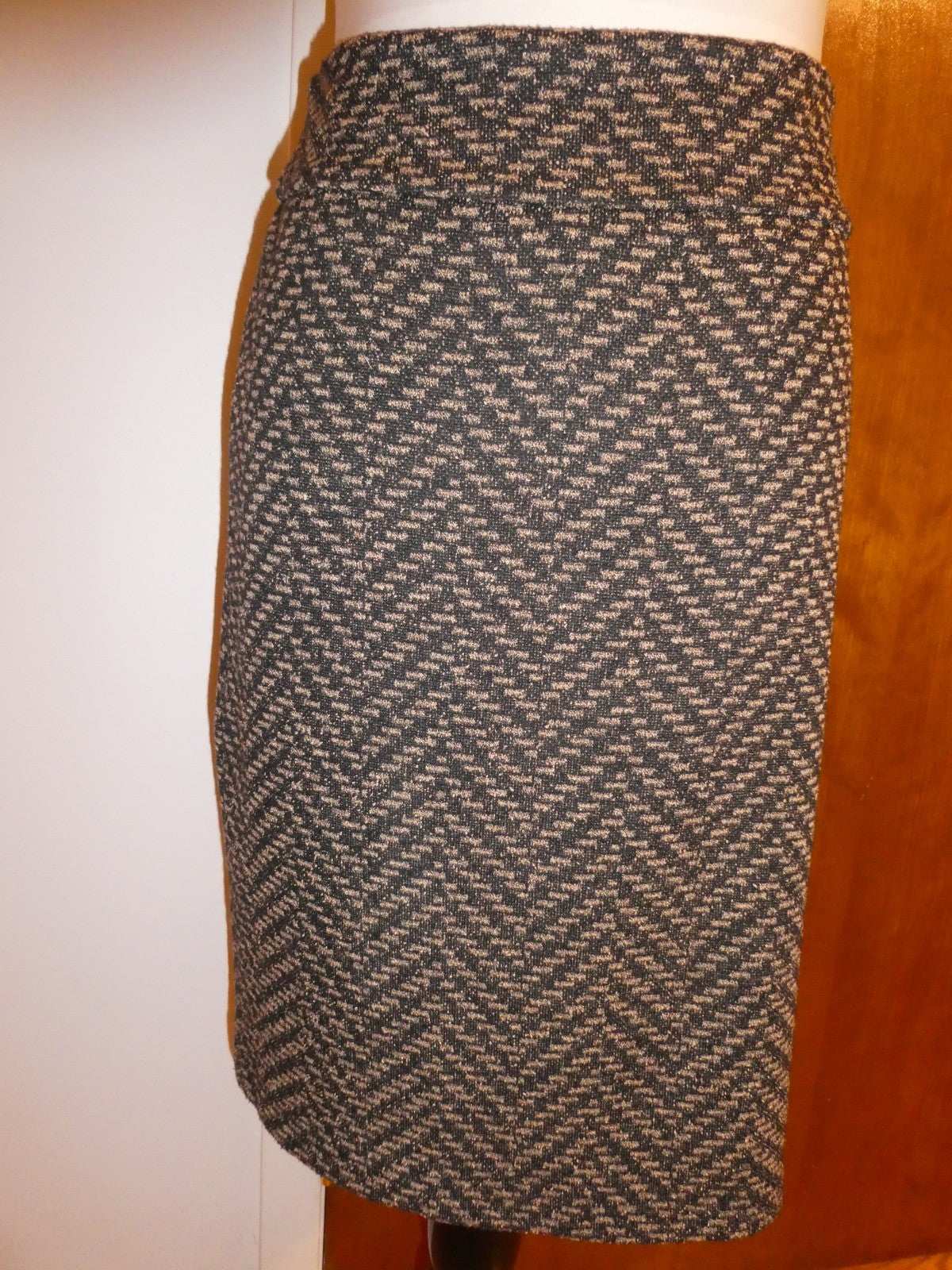 New York & Company woven pattern pencil classic and polished skirt Medium