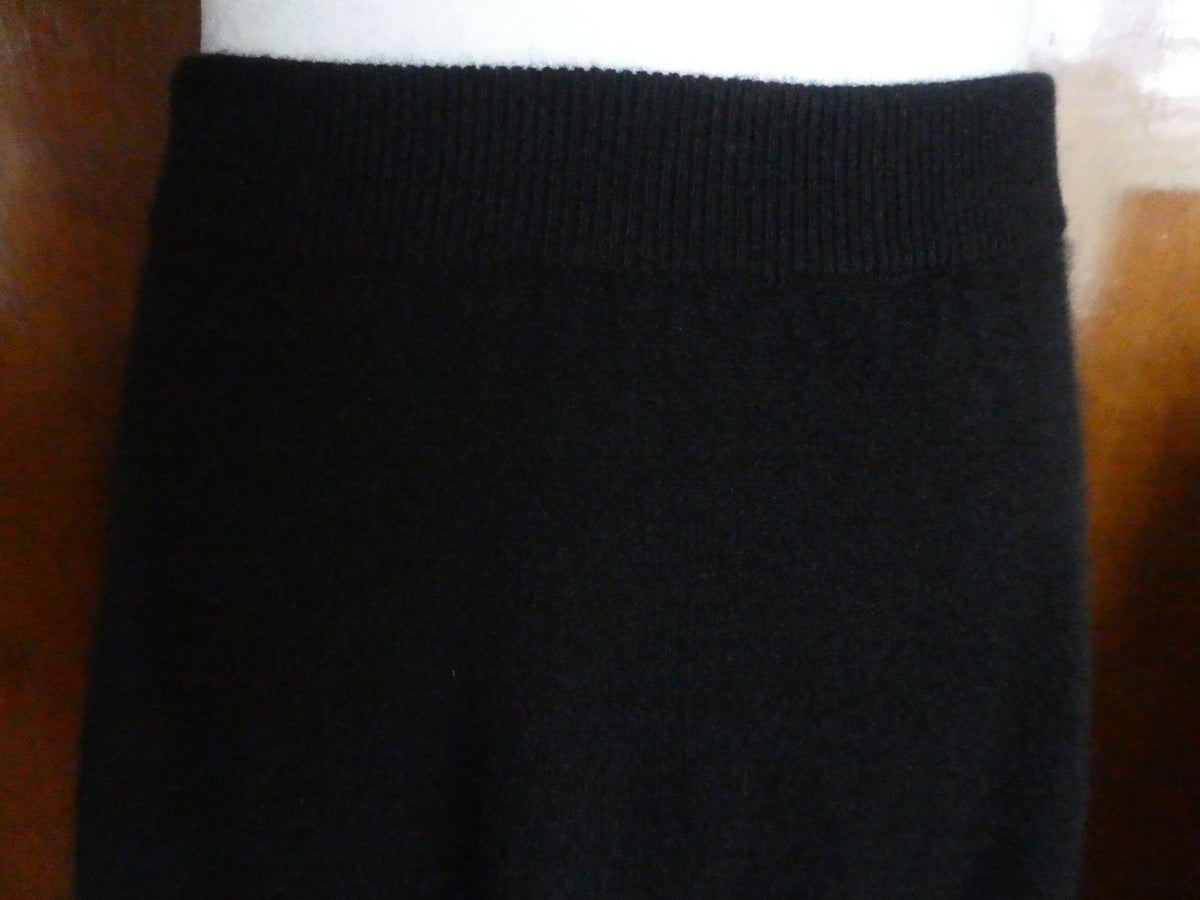 Bloomingdale's Exclusive 100% Cashmere Black Midi Skirt Size Medium, Large NWT