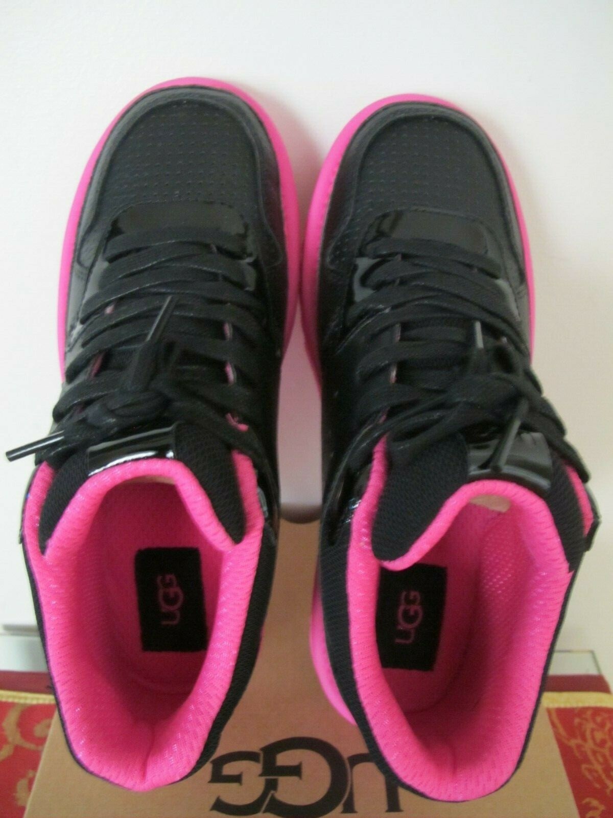 Ugg Australia Women’s Highland Sneakers Black/Rose US 6.5, 7, 7.5, 8, 8.5 